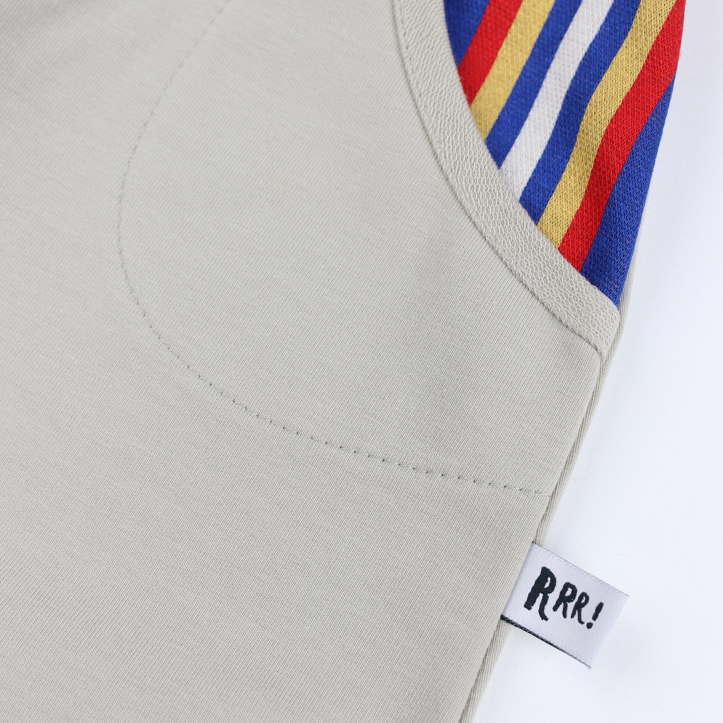 Spodenki beżowe z kieszonką w paski