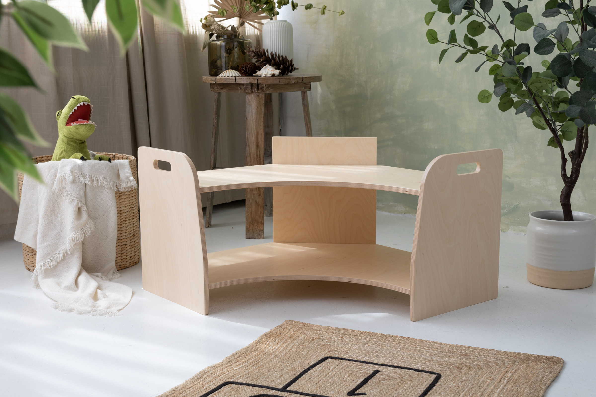 Niska narożna półka na zabawki Montessori